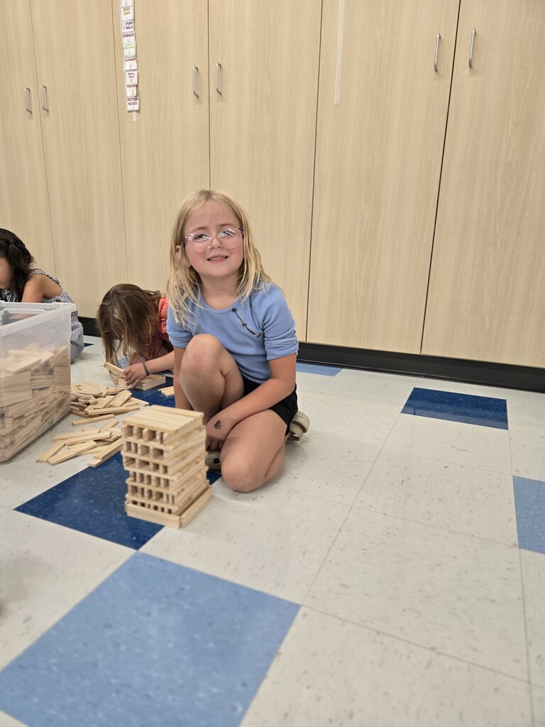 students building in the steam lab