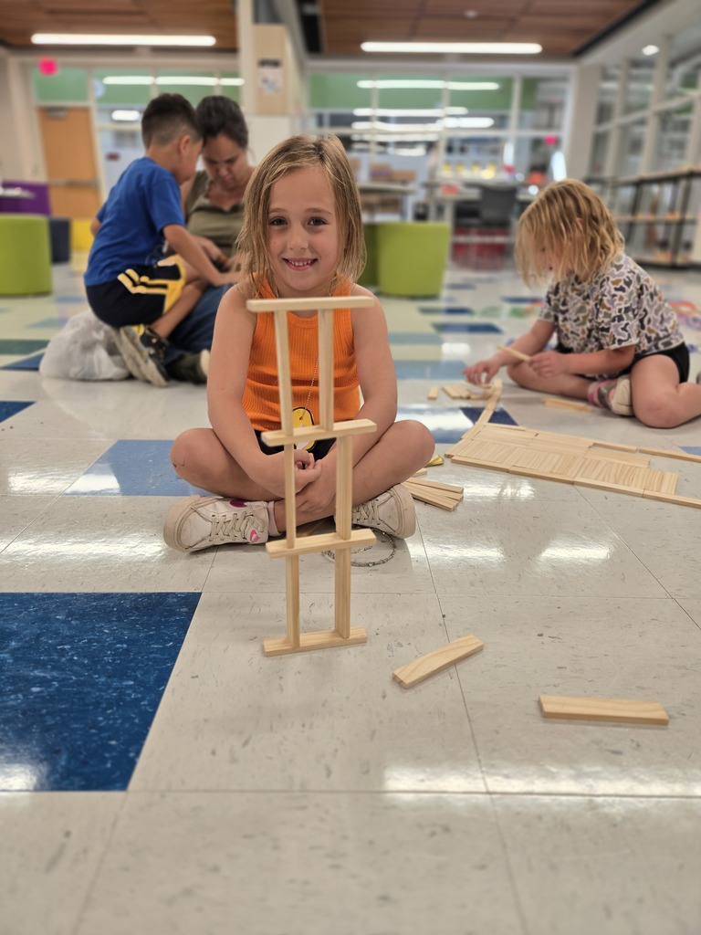students building in the steam lab