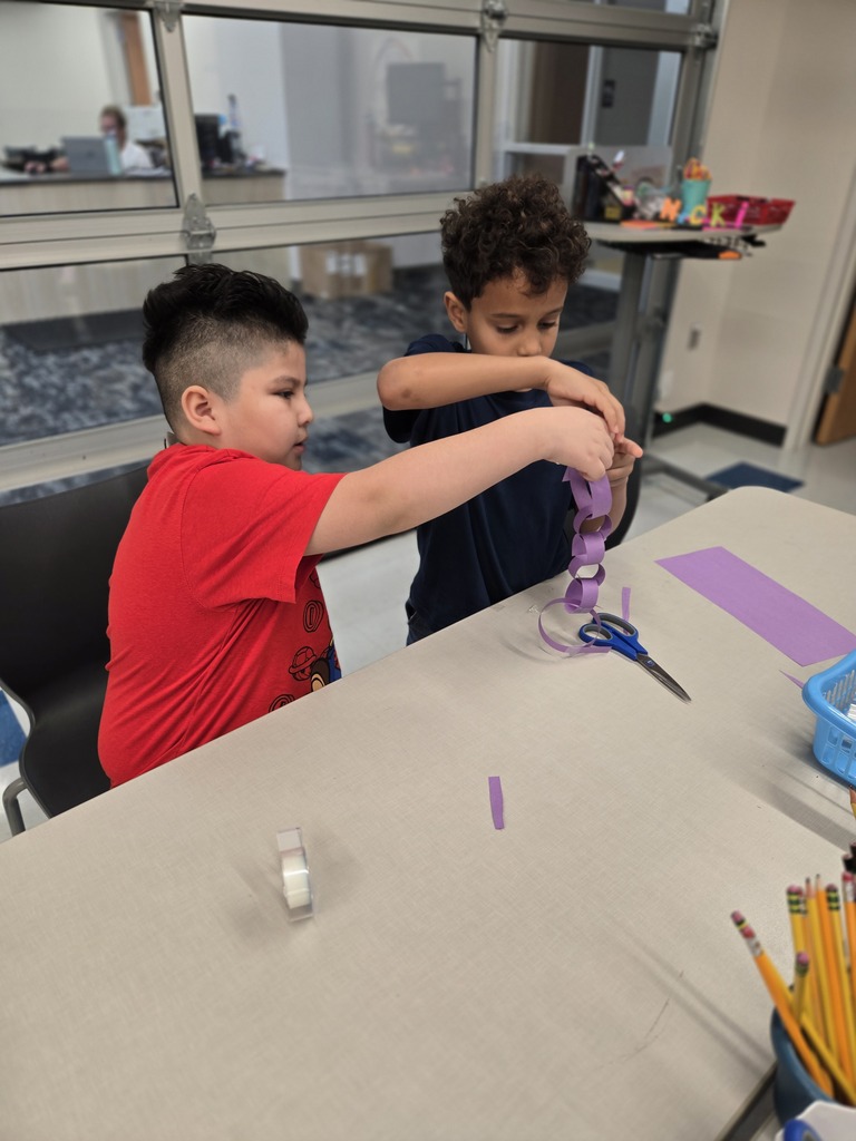 students building in the steam lab