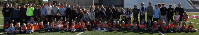 Group pohoto of seinors and kindergartners 