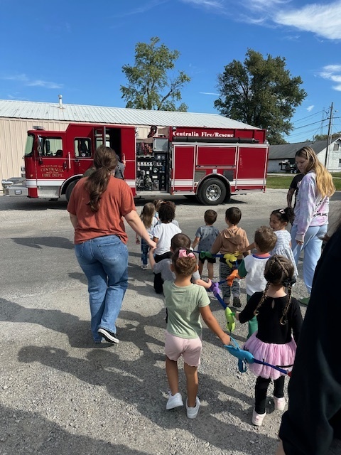 children looking at firetruck