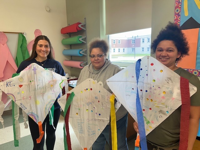 Students from Mr. Organ, Mrs. Schnake, Ms. Witges, and Mrs. Shipley’s classes have had a great time doing art activities together this week!❤️