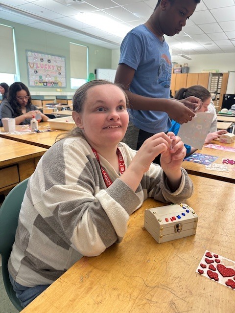 Students from Mr. Organ, Mrs. Schnake, Ms. Witges, and Mrs. Shipley’s classes have had a great time doing art activities together this week!❤️