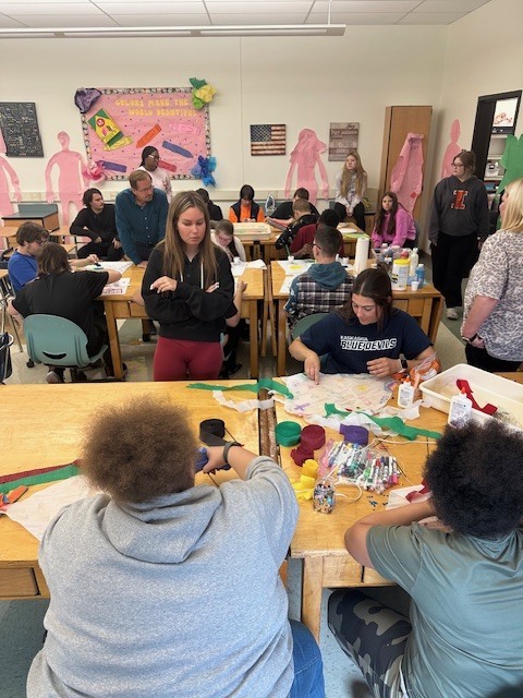 Students from Mr. Organ, Mrs. Schnake, Ms. Witges, and Mrs. Shipley’s classes have had a great time doing art activities together this week!❤️