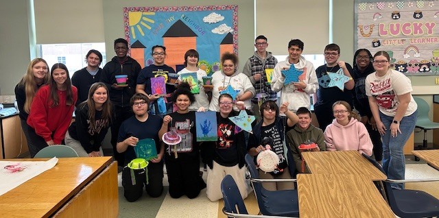 Students from Mr. Organ, Mrs. Schnake, Ms. Witges, and Mrs. Shipley’s classes have had a great time doing art activities together this week!❤️