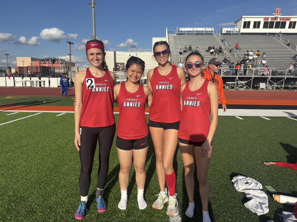 4x800m Relay Team of McKenna VanDaveer, Mimi Arakaki, Madison Ramey, Aurora Amason