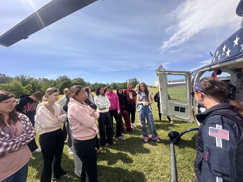Thank you to AirEvac out of Mt. Vernon for spending their morning with Mrs Bousman’s Health Occ students and telling them about all the exciting careers in flight nursing and paramedics. 