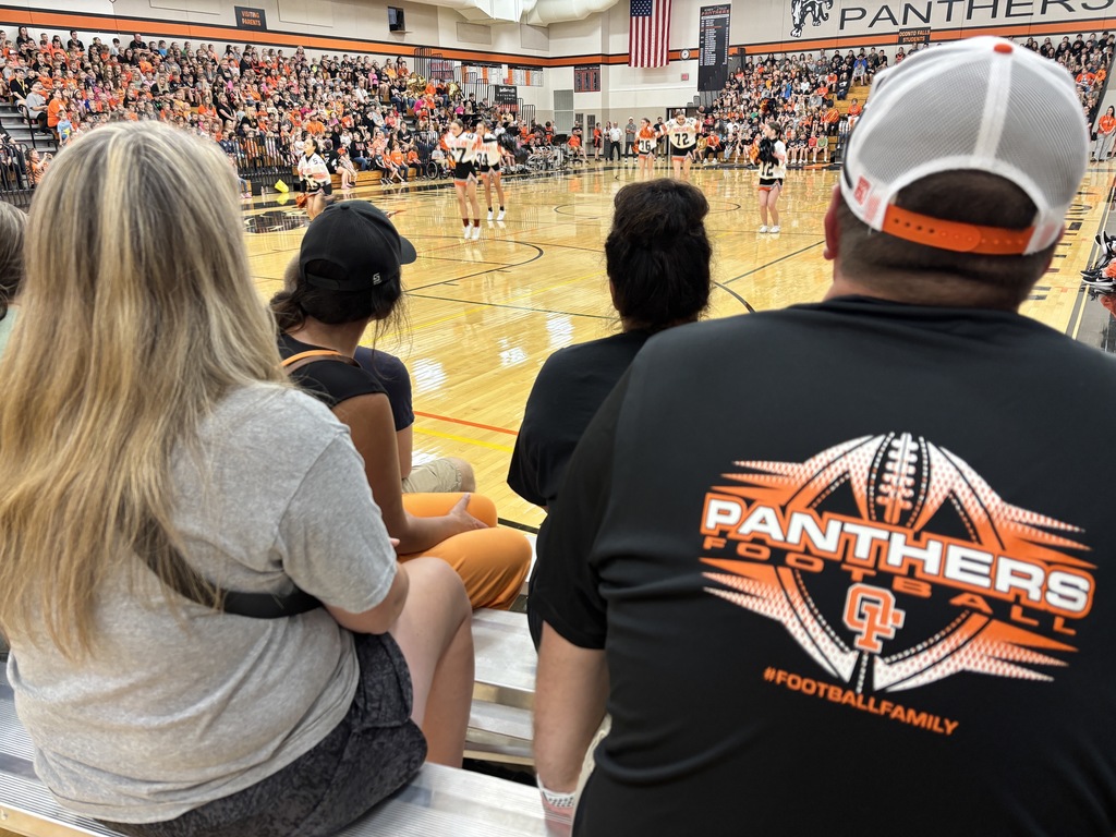 A full gym for Oconto Falls homecoming.