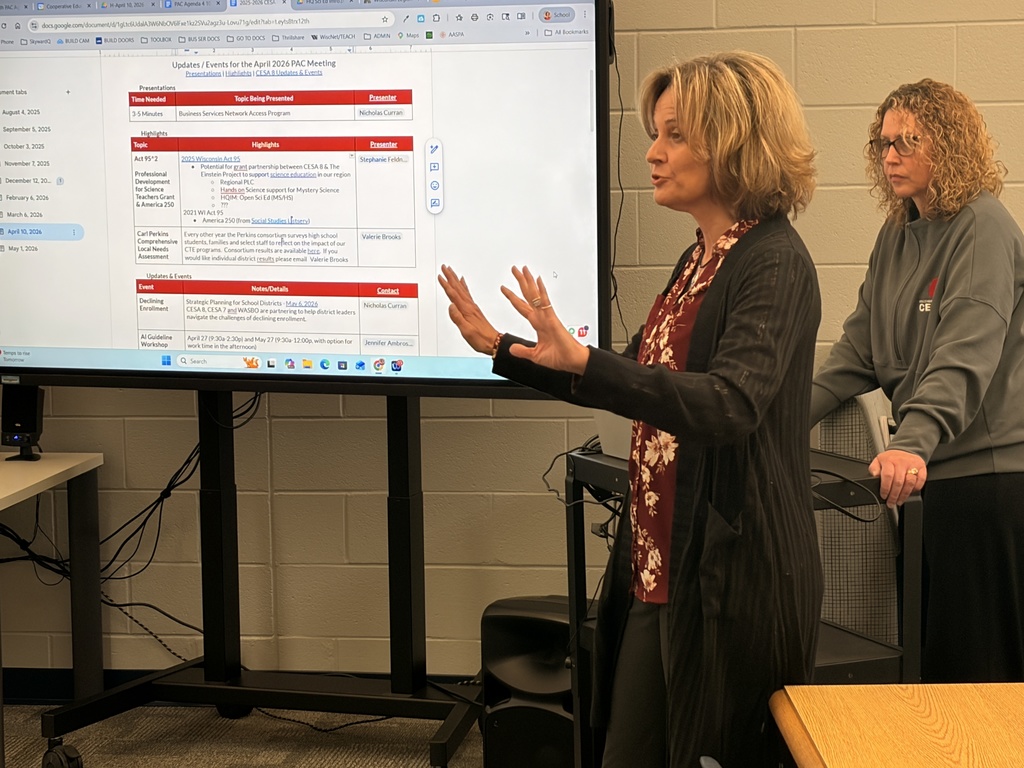 Steph Felder presenting to a group