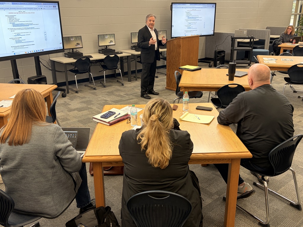 Jon Bales presenting to a group