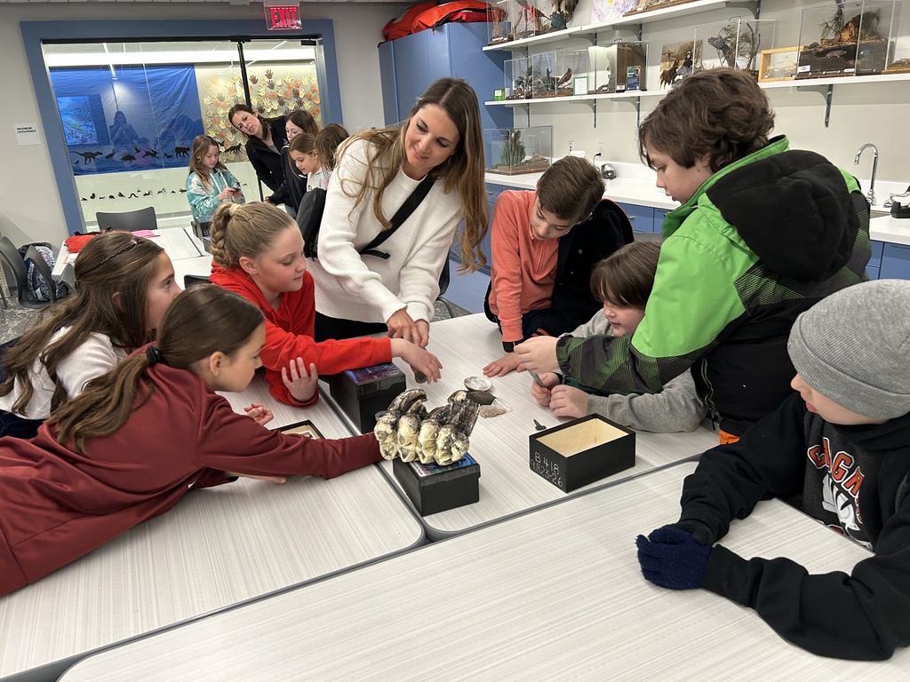 4th grade students at the Natural History Museum.
