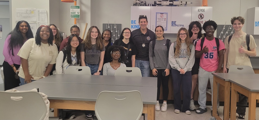 Centennial High School’s new Forensics class had a special guest last week. Nate Epling, Crime Scene Investigator with the Champaign Police Department, visited to share the steps he takes during investigations and provide insight into careers in the field. Thank you to Ms. Bowers and Ms. Amos for coordinating this engaging learning opportunity for our students!