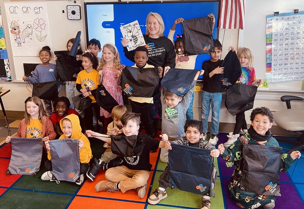 Nikki Budzinski with elementary school students