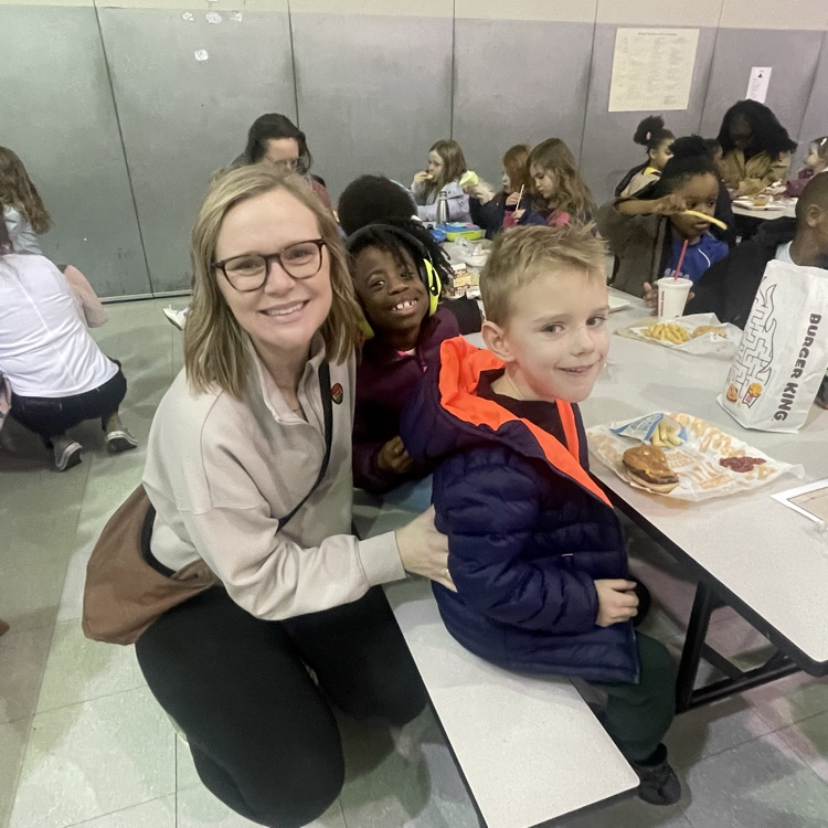 parents having lunch with their children at Barkstall