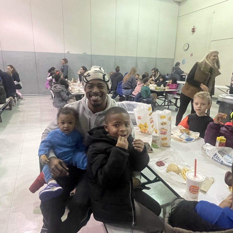 parents having lunch with their children at Barkstall