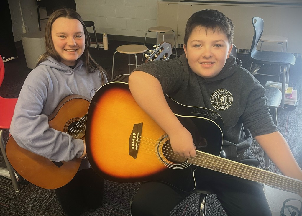 Strumming, smiling, and sounding amazing — our 5th & 6th grade students rock the guitar and ukulele! 🎶