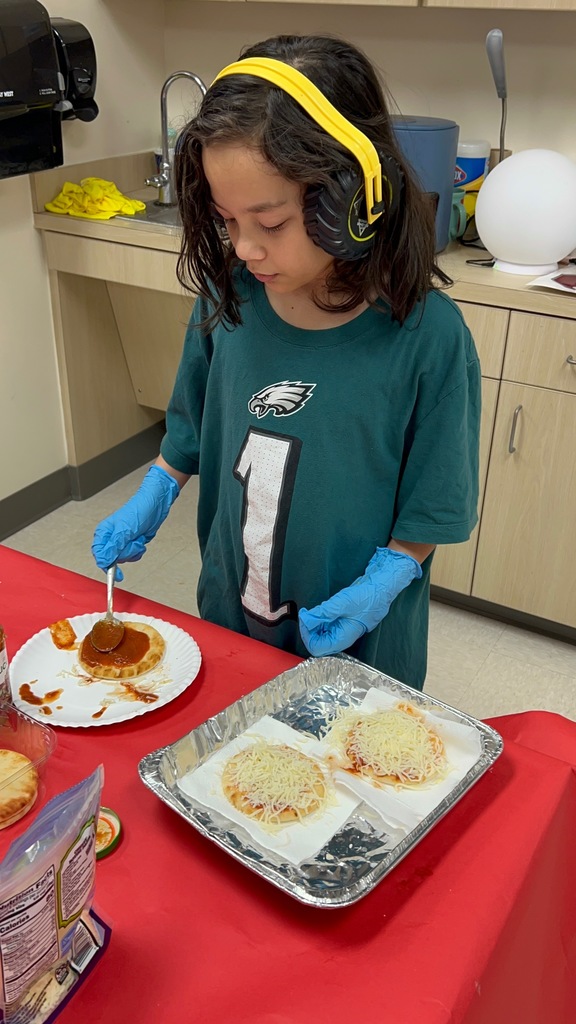 Student making food in class