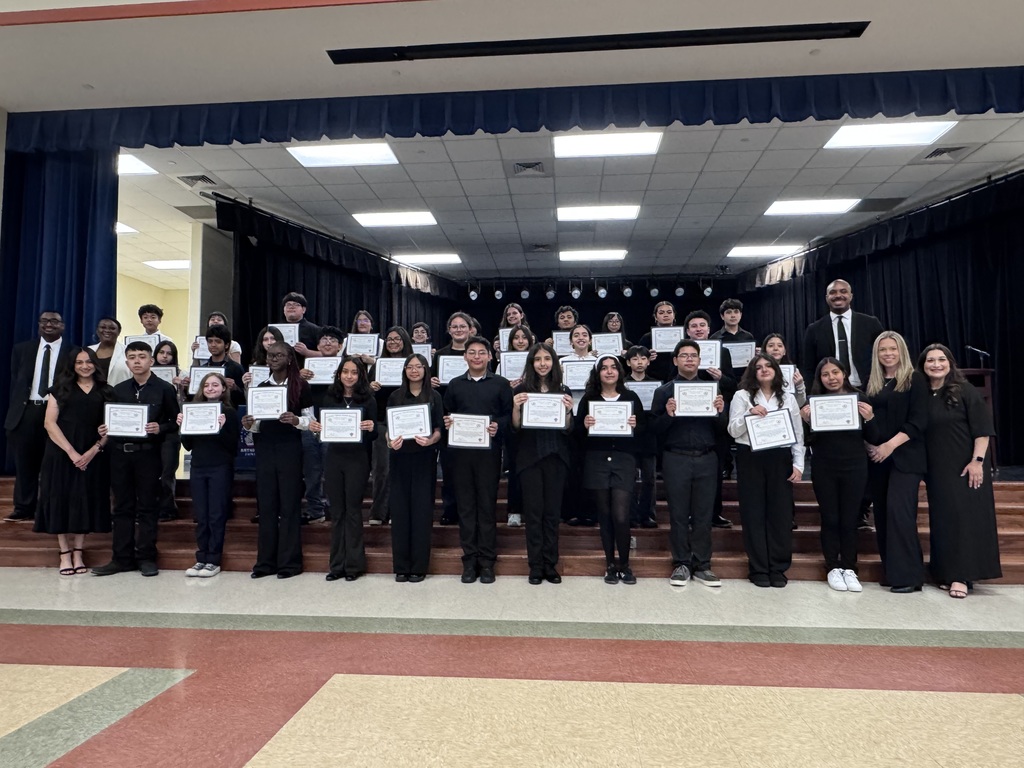 NJHS Inductees with staff members 