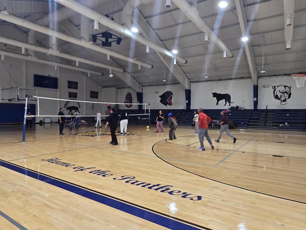 Our Charles City Panthers truly kicked off senior year in style! The Class of 2026 spent the night at school for our Senior Lock-In, and the energy was unmatched 💙💛 From games and music to movies, snacks, and late-night laughs — our seniors made memories that will carry them all the way to graduation. A huge thank-you to our incredible staff and deputies for making this safe, fun celebration possible! The excitement continued bright and early with our Senior Parent Breakfast, where families helped cheer on our seniors as they begin their final year of high school. Here’s to a year full of success, unity, and Panther Pride! Class of 2026 — it’s your time! 🐾🎓 #CCHSPanthers #SeniorLockIn2025 #ClassOf2026