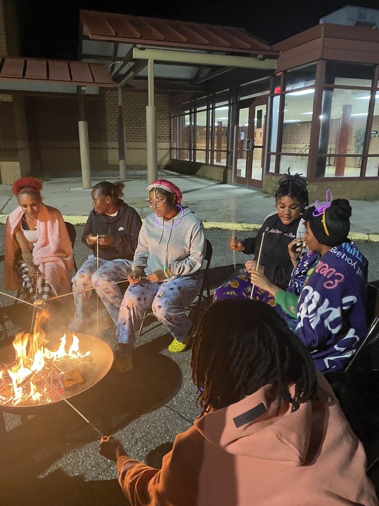 Our Charles City Panthers truly kicked off senior year in style! The Class of 2026 spent the night at school for our Senior Lock-In, and the energy was unmatched 💙💛 From games and music to movies, snacks, and late-night laughs — our seniors made memories that will carry them all the way to graduation. A huge thank-you to our incredible staff and deputies for making this safe, fun celebration possible! The excitement continued bright and early with our Senior Parent Breakfast, where families helped cheer on our seniors as they begin their final year of high school. Here’s to a year full of success, unity, and Panther Pride! Class of 2026 — it’s your time! 🐾🎓 #CCHSPanthers #SeniorLockIn2025 #ClassOf2026