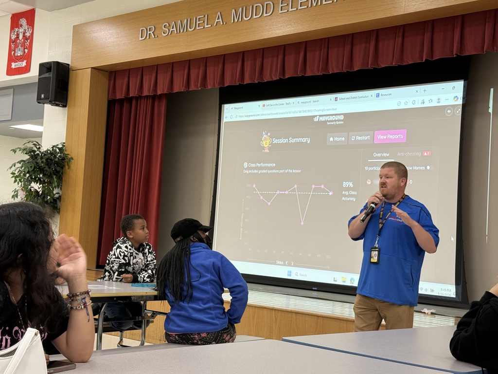     A middle school vice principal presents information and answers questions from students and families during the 5th Grade transition event.