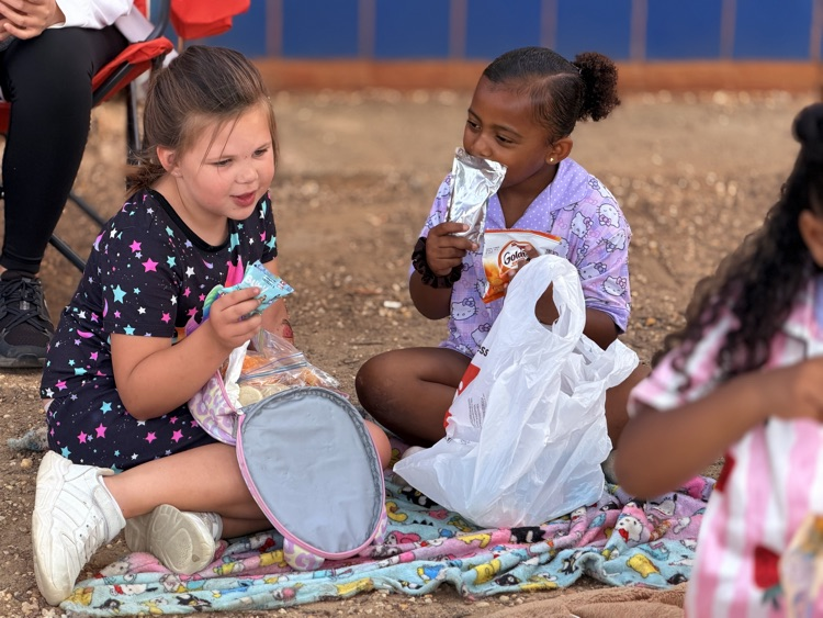 children eating