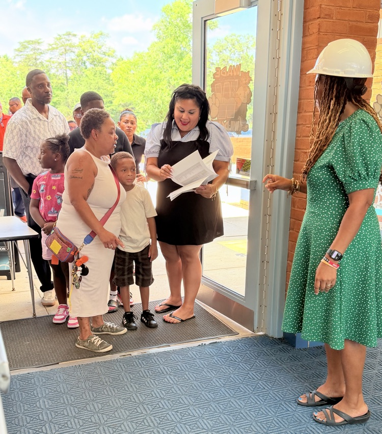 students coming in door 