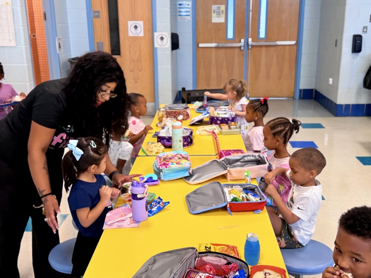 students in lunch room 