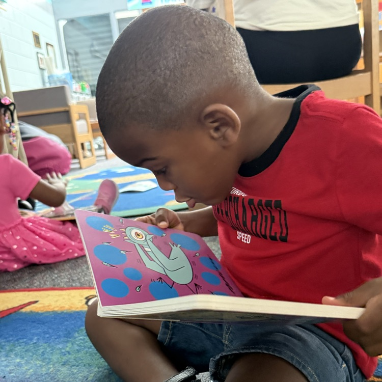 3 year olds enjoying the new board books