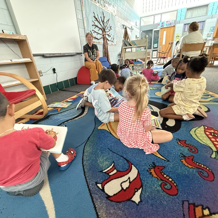 3 year olds enjoying the new board books