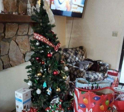 Christmas tree with gifts
