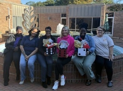 Group og ladies with centerpiecs
