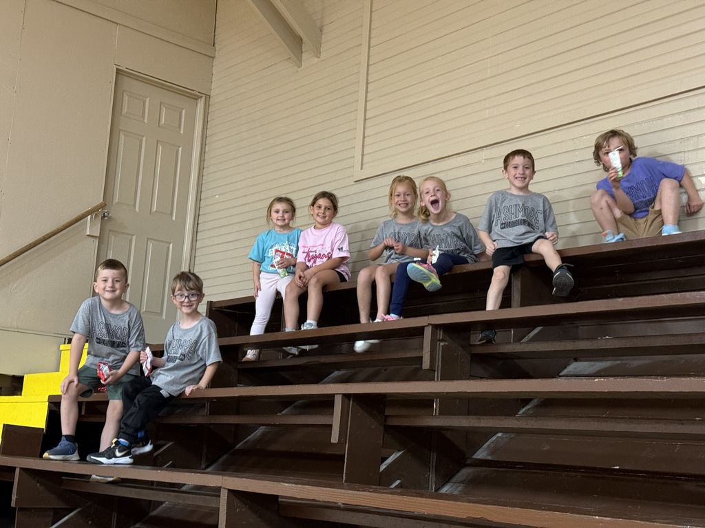 Students enjoying crackers & juice!