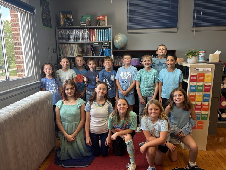 Fifth grade on class color day!