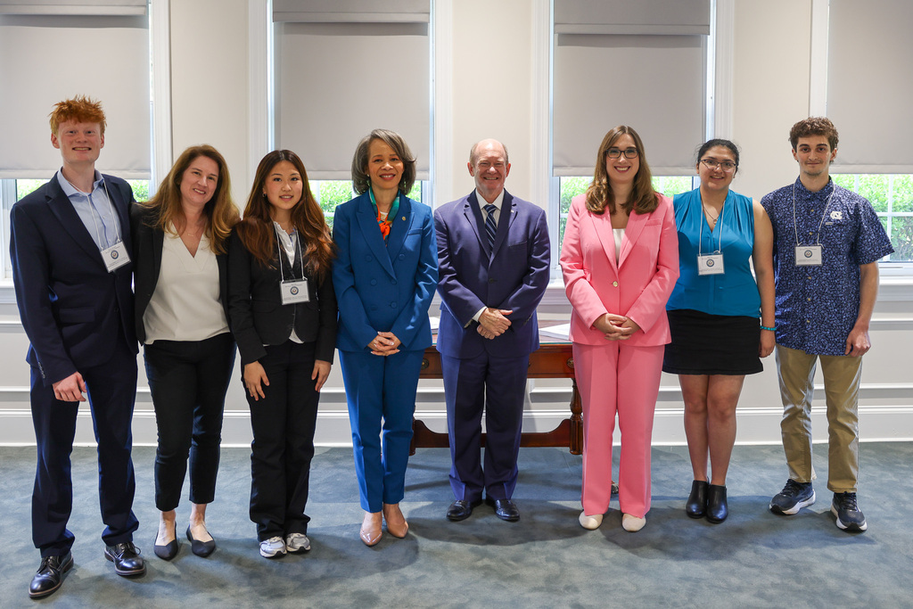 Students with government leaders