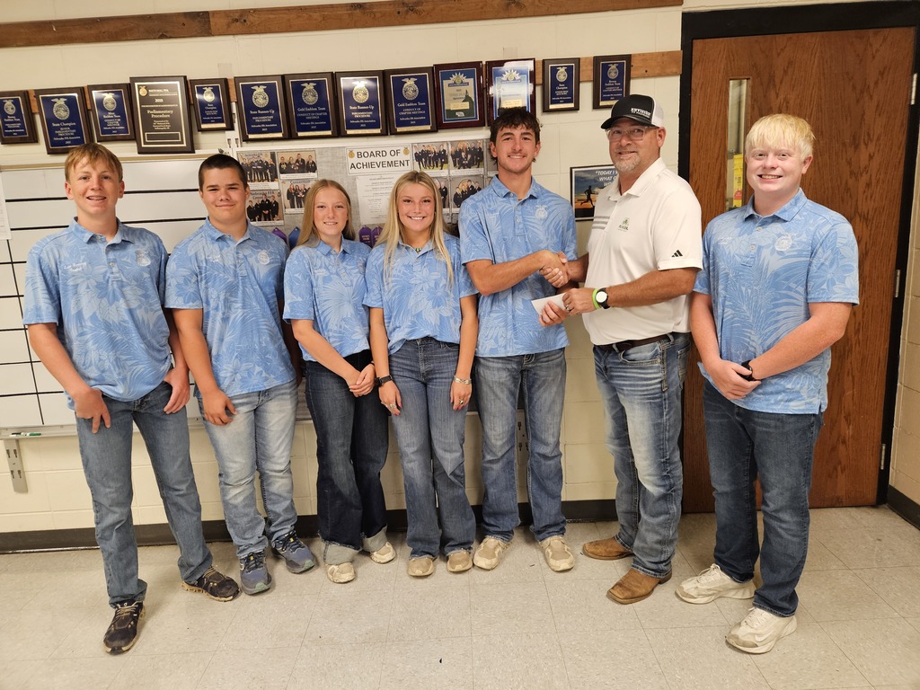 Kelly Clevenger and Pioneer Seeds provide $3000 donation to FFA chapter.