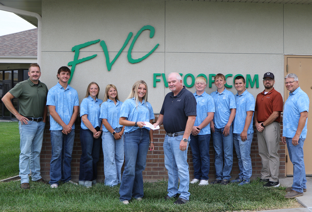 Frenchman Valley Coop Provides $1927 to Imperial FFA.