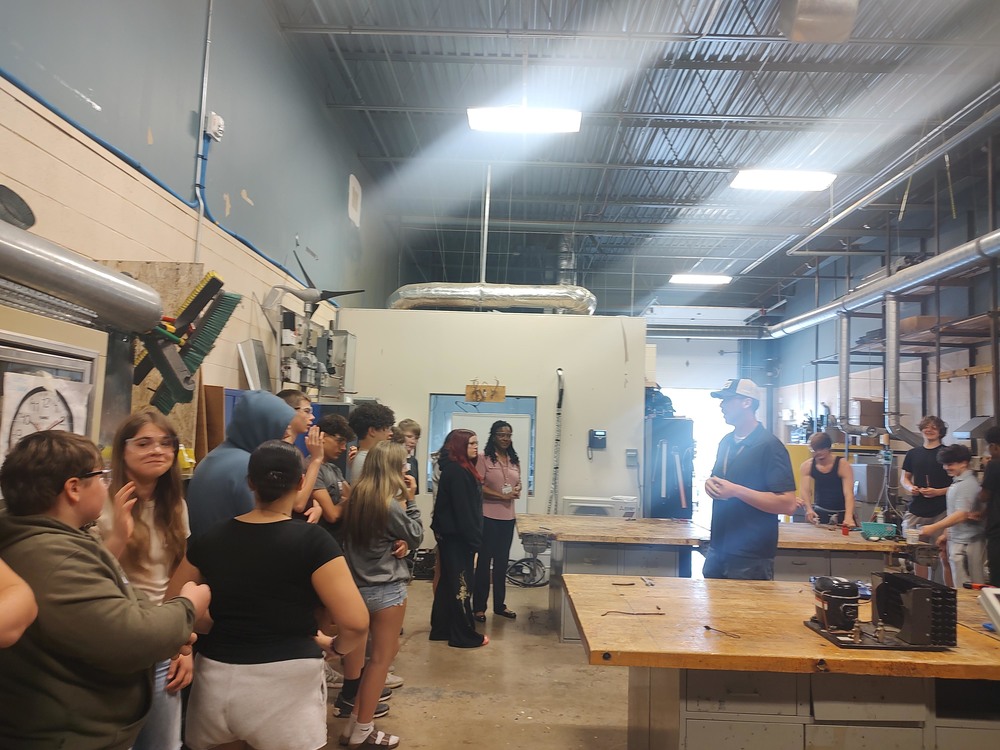 students tour Questar shop