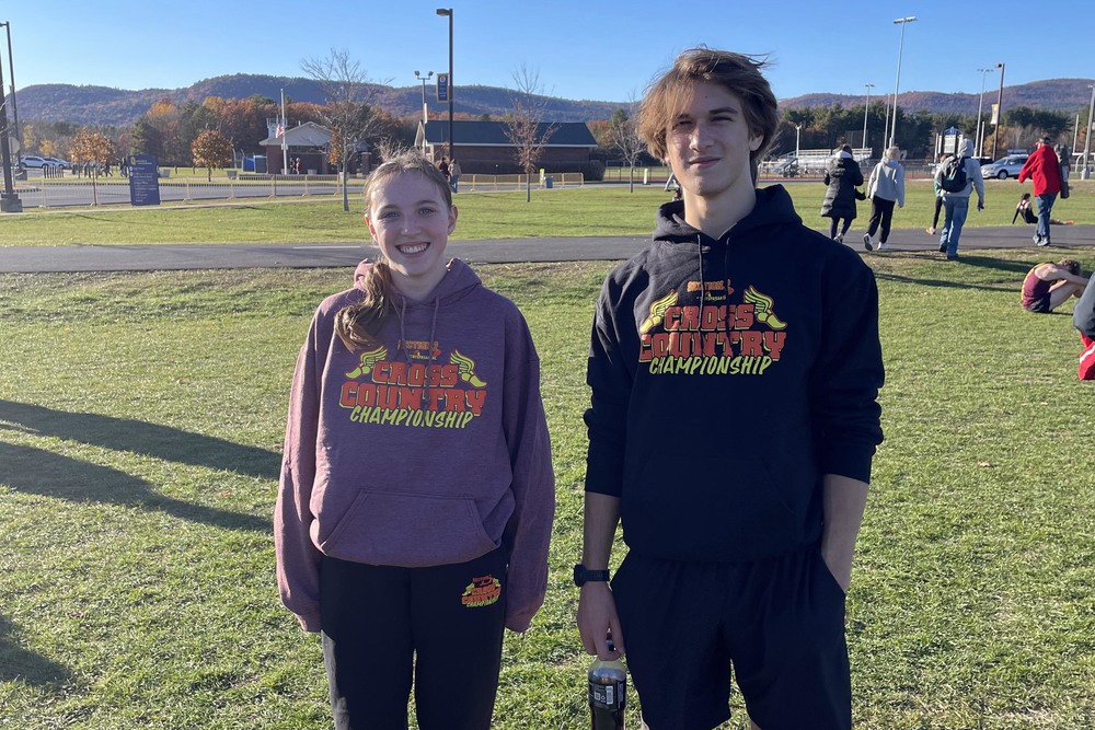 teenge girl nd boy pose for photo