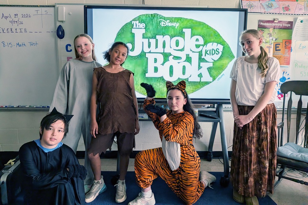 Students dressed at jungle animals