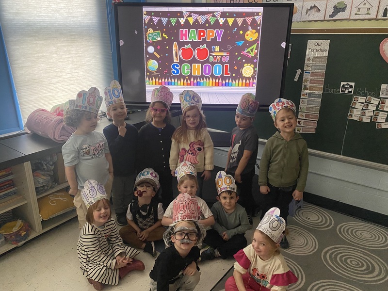 class photo of students wearing 100-Day hats