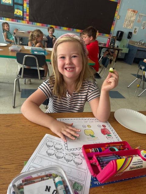 girl drawing parts of apple
