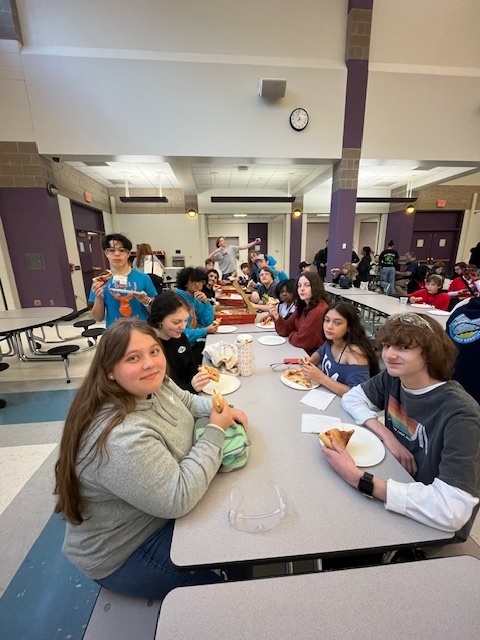 robotics team eating