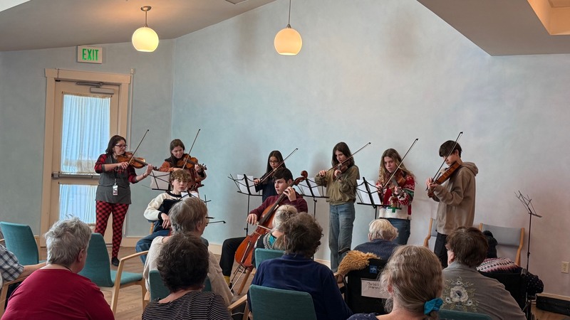 orchestar students playing in Camphill Ghent