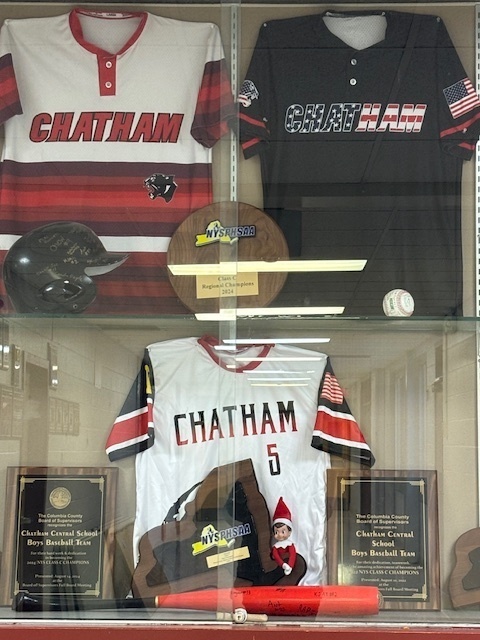 Elf hiding in trophy case