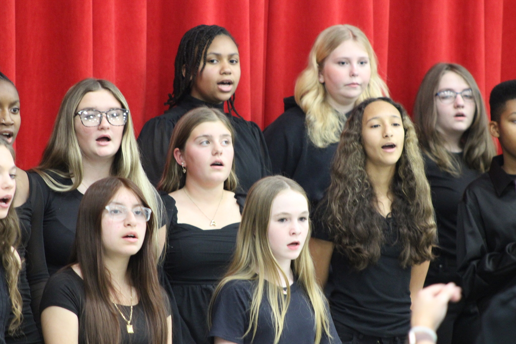 Last night, the talented students of George Moses Horton Middle School took the stage for their Winter Chorus Concert, and wow, what a performance! From classic holiday tunes to powerful harmonies, our Wildcats filled the auditorium with joy, spirit, and song.  A huge thank-you to our amazing music educators and student performers for reminding us how magical this season can be when we come together in celebration. 💙  #OneChatham #ElevateChatham #TheWildcatWay