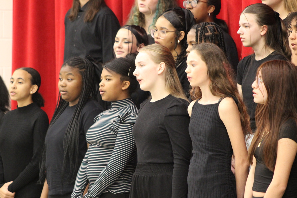 Last night, the talented students of George Moses Horton Middle School took the stage for their Winter Chorus Concert, and wow, what a performance! From classic holiday tunes to powerful harmonies, our Wildcats filled the auditorium with joy, spirit, and song.  A huge thank-you to our amazing music educators and student performers for reminding us how magical this season can be when we come together in celebration. 💙  #OneChatham #ElevateChatham #TheWildcatWay