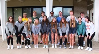 homecoming class of 2021 posing in front of school