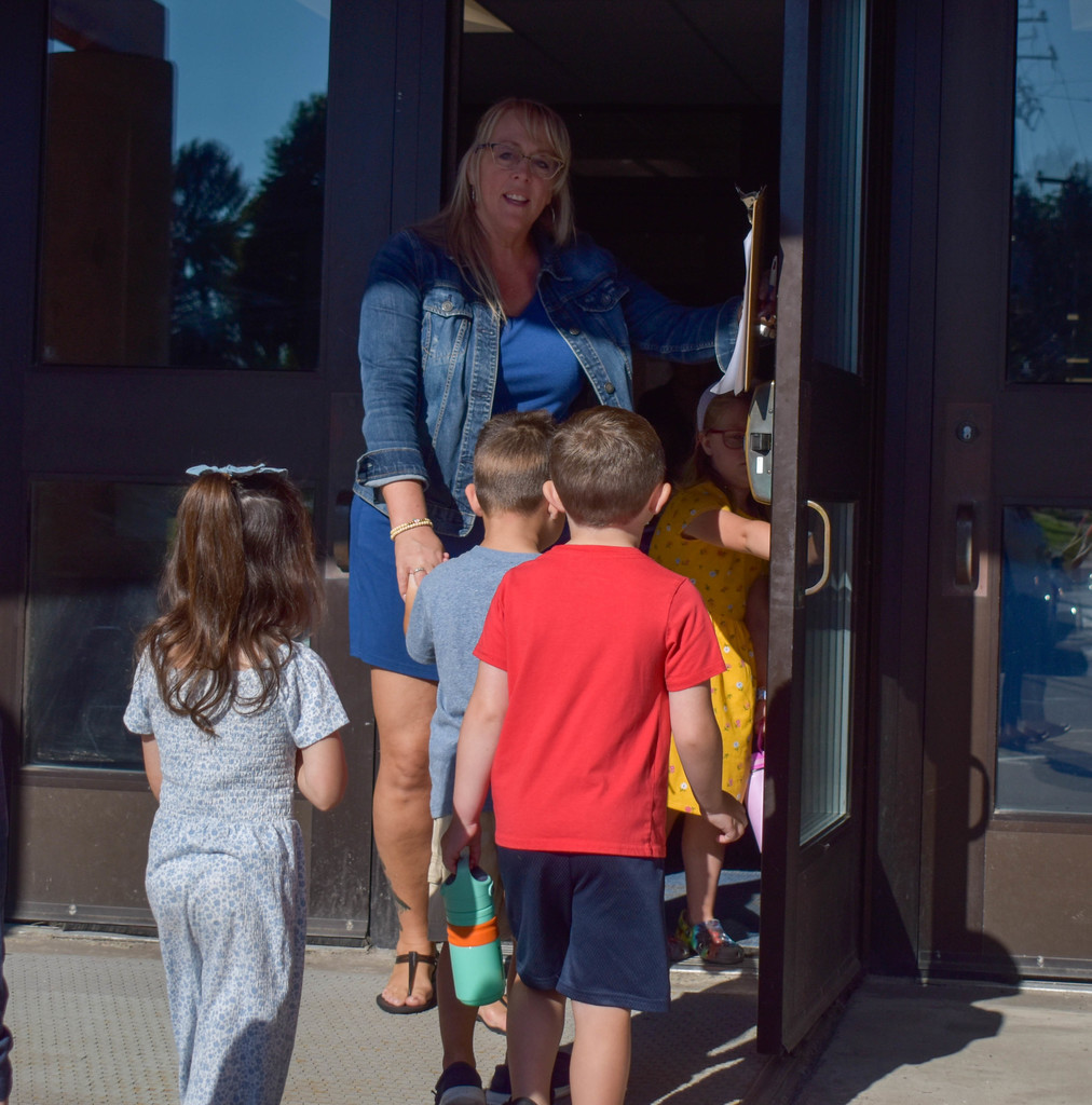 kids entering building