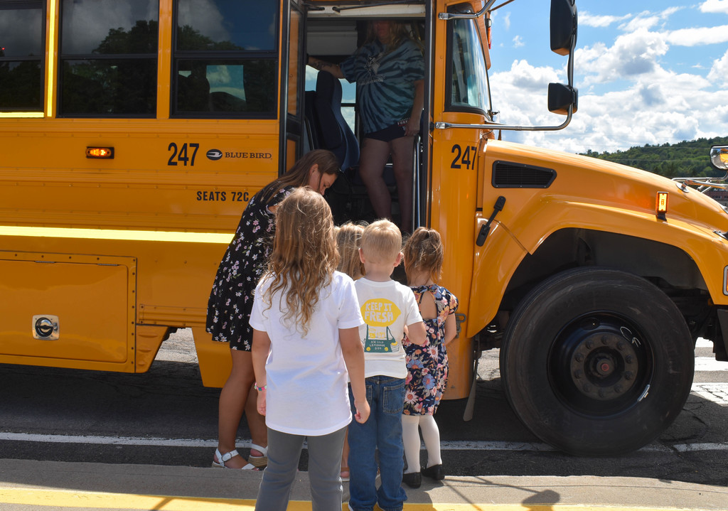 students getting on bus